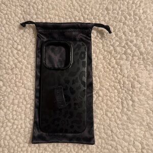 Loopy Midnight Leopard iPhone 15 Pro